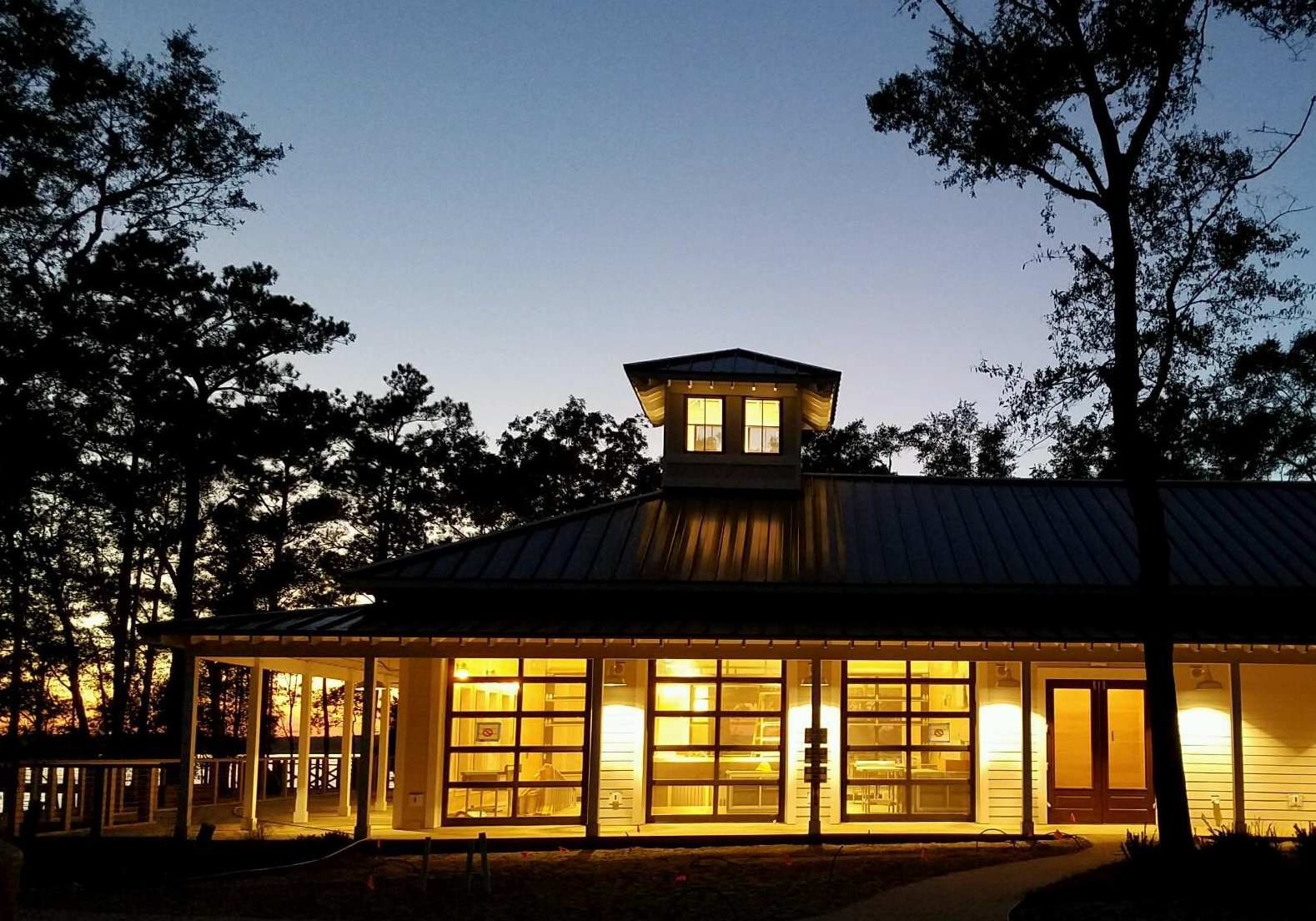 restaurant-at-night-1