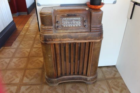 This radio is, according to Konstantinos Fontanas, a tube-powered mid-1940s original. "It's only missing one tube now, I've fixed it up," he said. "Soon I'll have it up and running."
