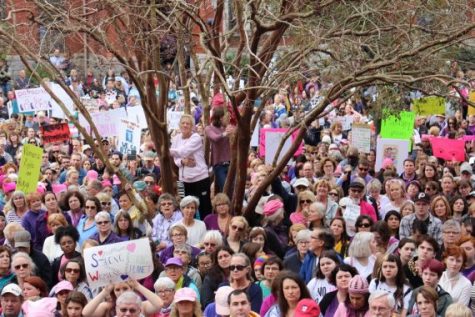 The inaugural Women's March in downtown Wilmington drew as many as 2,000 people. (Port City Daily photo | BENJAMIN SCHACHTMAN)