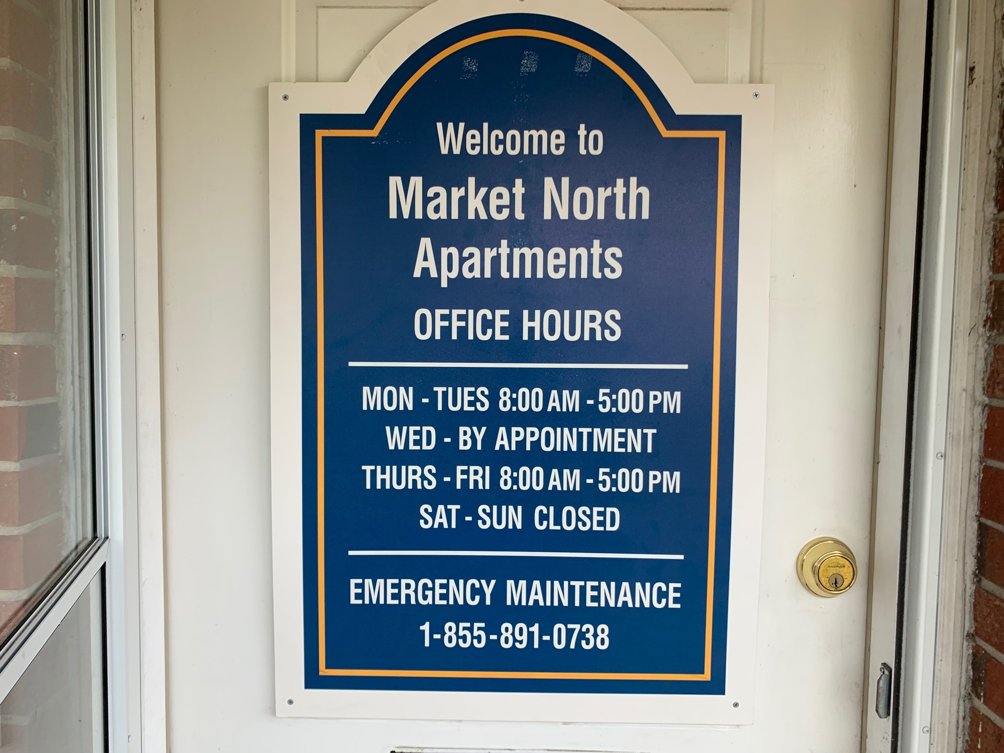The North Market Apartments office has been closed during repeated visits and has not returned phone calls. (Port City Daily photo / Benjamin Schachtman)